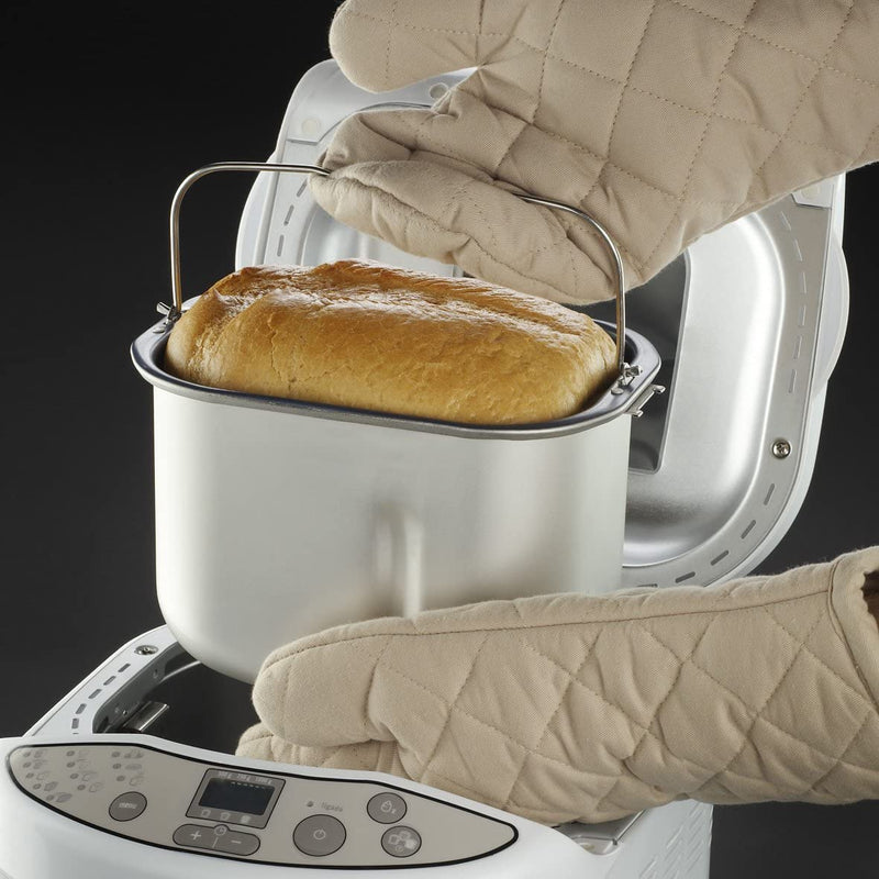 The Russell Hobbs Fast Bake Breadmaker features a 55 minute fast bake function, giving you the ability to quickly whip up a delicious white loaf.